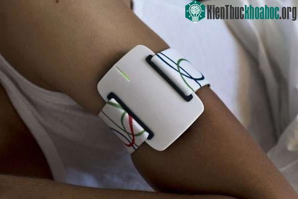 Vòng đeo tay nhận biết chính xác 85% các trường hợp lên cơn động kinh.