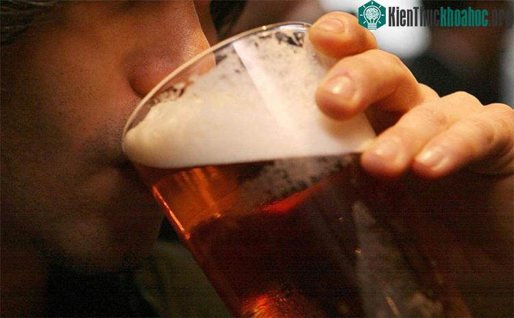 Rượu là một chất gây giãn mạch, làm tăng cảm giác ấm áp.
