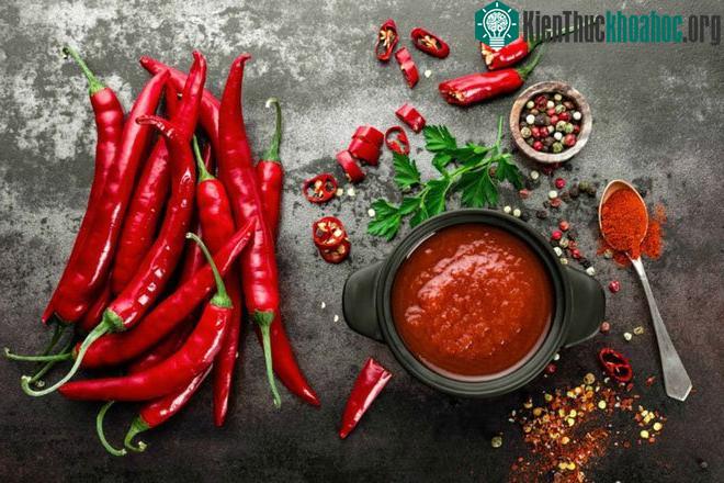 Ớt tiến hóa để không bị ăn, nhưng con người vẫn ăn chúng.