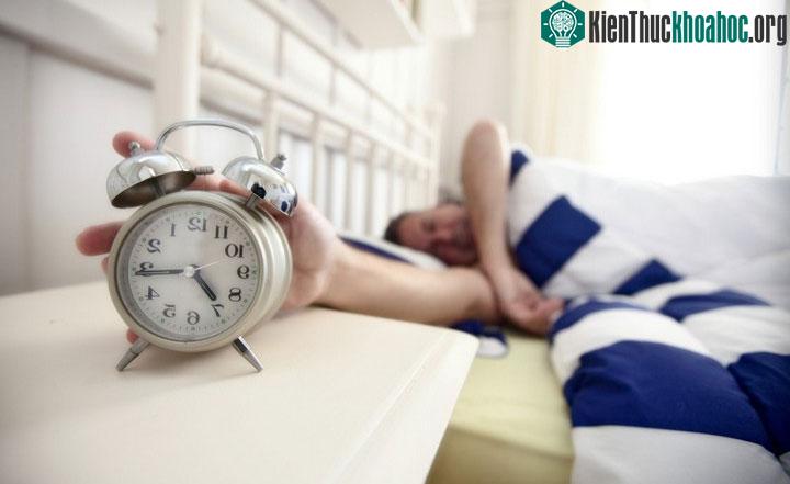Người mắc chứng bệnh này luôn cảm thấy mệt mỏi trong người và cảm giác cực khó dứt khỏi chiếc giường.