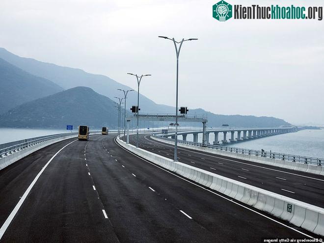 Chiêm ngưỡng cầu vượt biển dài nhất thế giới: 55km, 18 tỷ USD kinh phí tại Trung Quốc