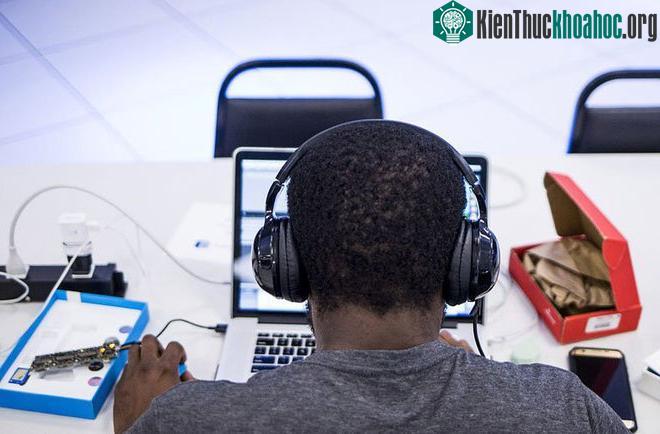 Nghe nhạc có thể ghi đè các tín hiệu thích giác lên trên các thông tin mới mà bạn cần học.