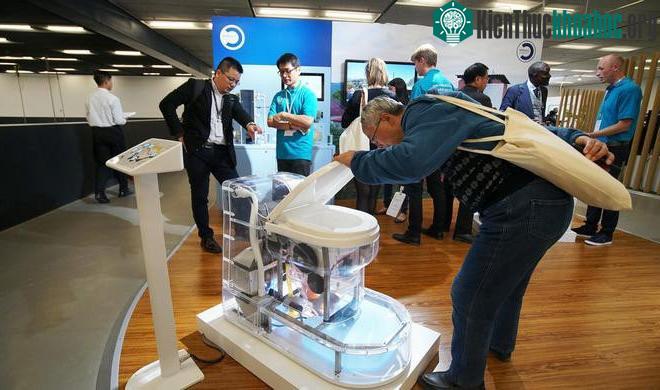 Hệ thống nhà vệ sinh này có tên Nano Membrane Toilet