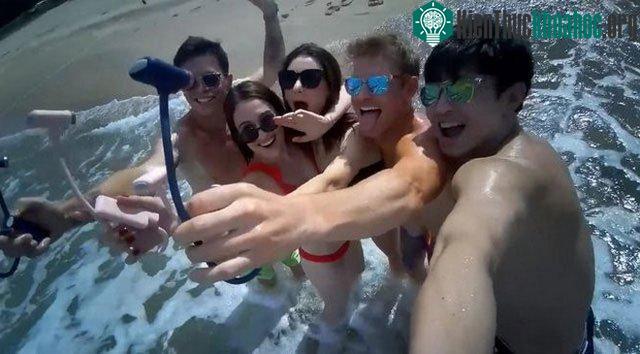 Chụp selfie nhóm đông với OPPY dễ dàng.