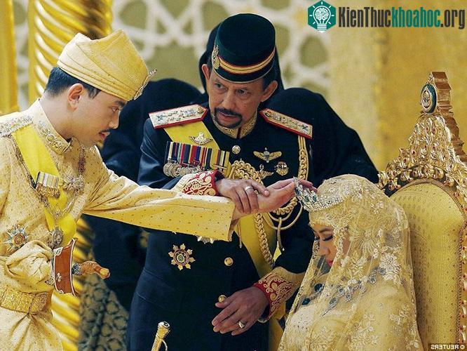 Những vị vua trị vì lâu nhất trên thế giới ảnh 3