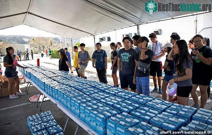 10.000 người đã phải rời khỏi nhà cửa trước khi Yutu đổ bộ vào.