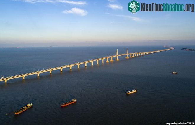 Chiêm ngưỡng cầu vượt biển dài nhất thế giới: 55km, 18 tỷ USD kinh phí tại Trung Quốc