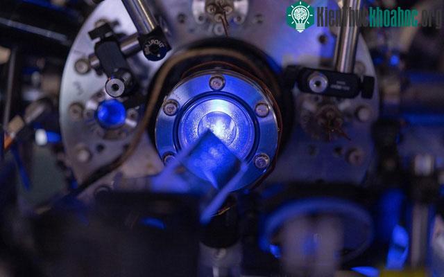 Plasma trung tính bằng laser