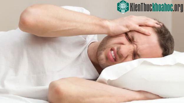 Ánh sáng lóa hay nhấp nháy khiến chứng đau nửa đầu nặng hơn.