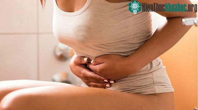Để ngừa táo bón, hãy tập cho mình thói quen đi cầu vào một khung giờ nhất định trong ngày.