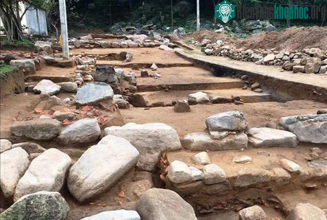 Một số hình ảnh hiện vật, khu vực khai quật.
