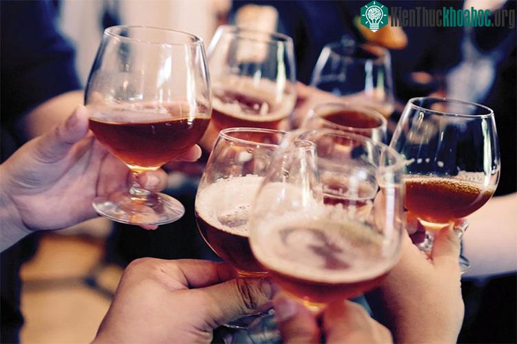 Nồng độ cồn làm cho những người uống cảm thấy tự tin hơn về kỹ năng nói tiếng nước ngoài.