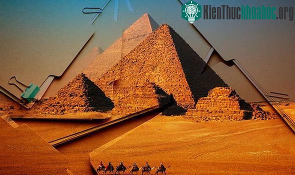 Các sỹ quan và chuyên gia Liên Xô cũng từng đến tìm hiểu hầm mộ kim tự tháp Ai Cập.