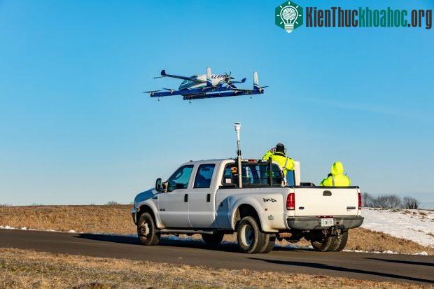 Ô tô bay chở khách tự động của Boeing trong của thử nghiệm ở Manassas, Virginia.
