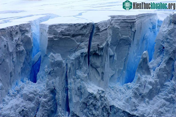 Bãi tha ma chim cánh cụt với hàng trăm xác ướp bí ẩn có niên đại 200 hoặc 750 năm. (Ảnh: Institute of Polar Environment).