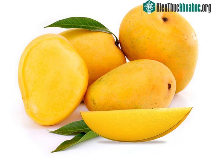 Xoài Kesar có lớp vỏ mỏng, màu cam óng pha xanh.