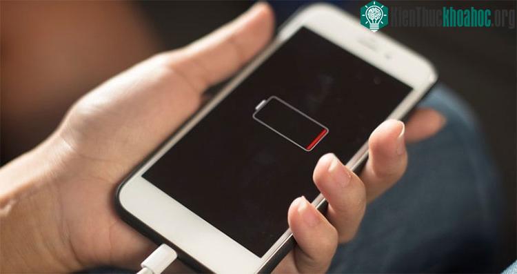Pin florua có mật độ năng lượng cao hơn, có nghĩa là chúng có thể tồn tại lâu hơn - gấp 8 lần so với pin đang sử dụng hiện nay.