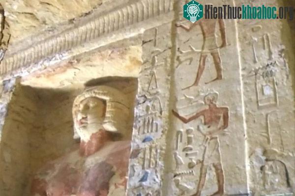Ông Waziri hy vọng sẽ tìm thấy kho báu trong mộ cổ. Ảnh: Sky News.