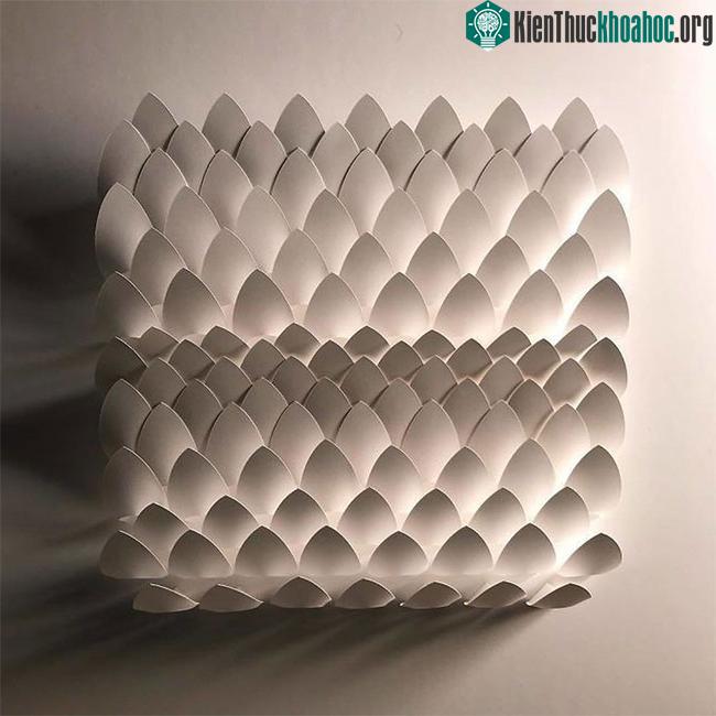 Sau đó, bằng óc sáng tạo và đôi tay khéo léo, anh tạo ra những mô hình 3D sống động và phức tạp