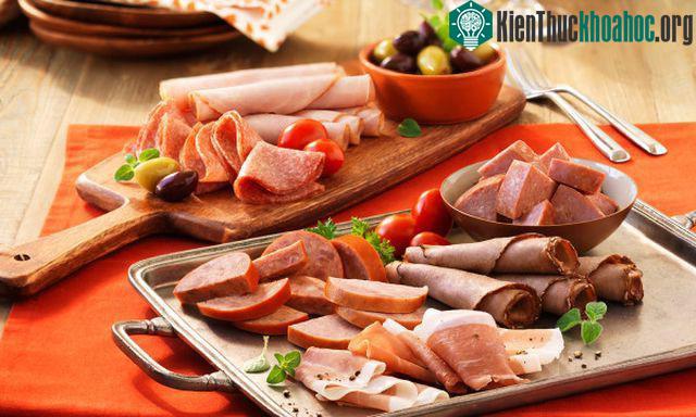 Để đảm bảo sức khỏe, khuyên mọi người nên ăn uống một cách khoa học.