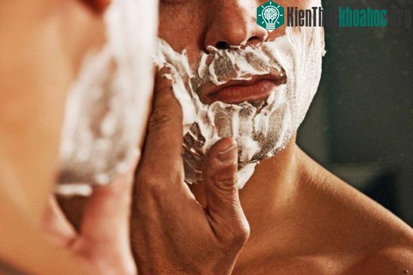 Râu bông lên, xuất hiện nhiều đốm trắng