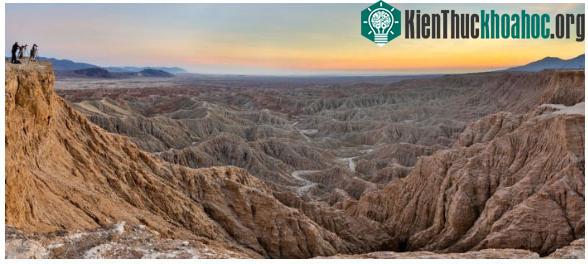 Về cơ bản, Anza-Borrego là một vùng đất khó sống.