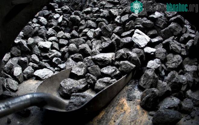 Các nhà khoa học vừa thành công trong việc biến khí CO2 ngược thành than rắn.