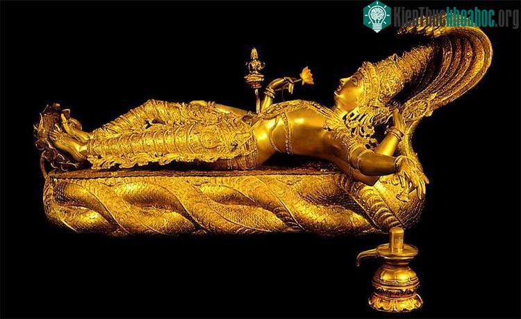 Một trong những tượng vàng được tìm thấy.