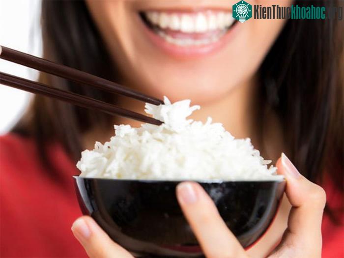 Khi bị cắt dạ dày thì người bệnh cần ăn nhiều bữa nhỏ.