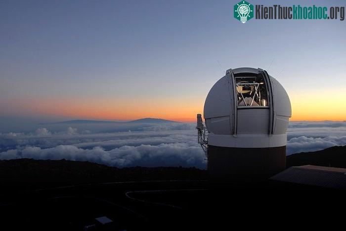 Kính viễn vọng Pan-STARRS 1 đặt tại Maui, Hawaii. (Ảnh: Hubblesite).