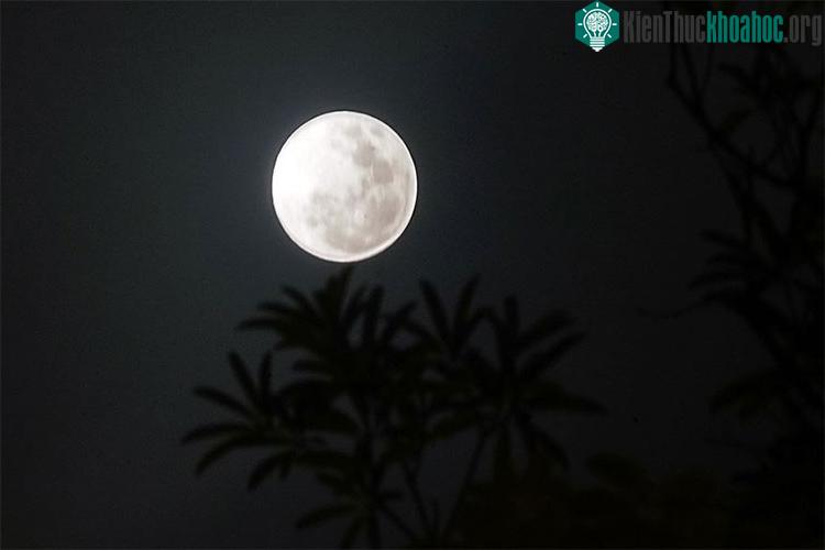Vì sao đêm qua không quan sát được siêu trăng ở Hà Nội?