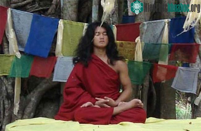 Palden Dorje thiền định suốt 4 ngày 4 đêm liên tiếp nhưng cơ thể cậu không có dấu hiệu suy kiệt, hao mòn, khuôn mặt vẫn hồng hào đầy sức sống.