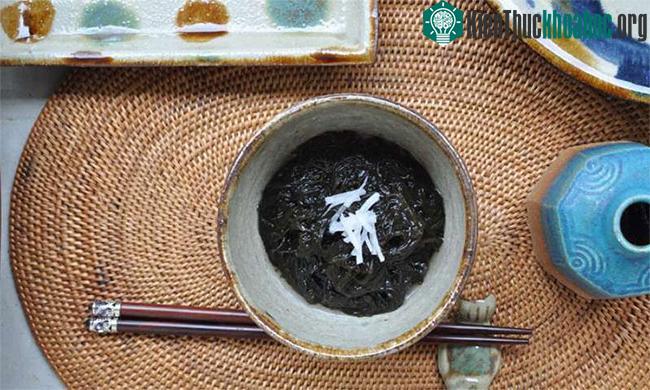 Món ăn từ rong biển Ito-mozuku.