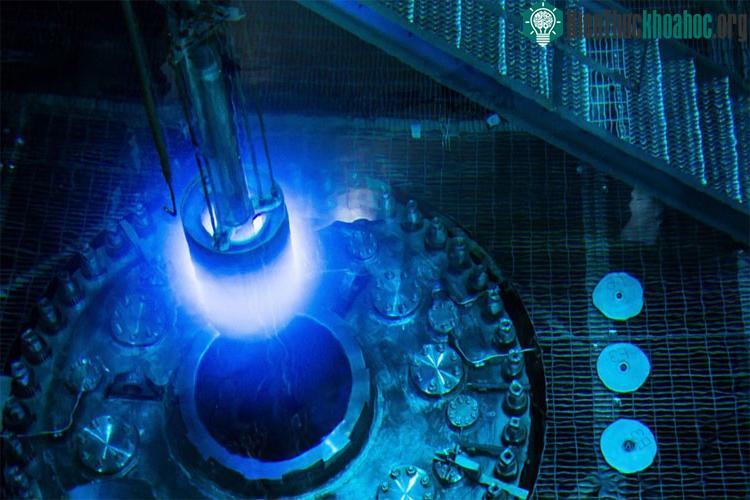 Bên trong lò phản ứng đồng vị thông lượng cao tại Oak Ridge. (Ảnh: Oak Ridge National Laboratory).
