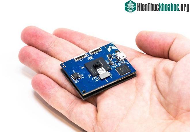 Bạn có thể gắn một thiết bị như thế này lên bất kỳ vị trí nào bên ngoài căn nhà của mình, và nó sẽ truyền dữ liệu về cho bạn mãi mãi không ngừng