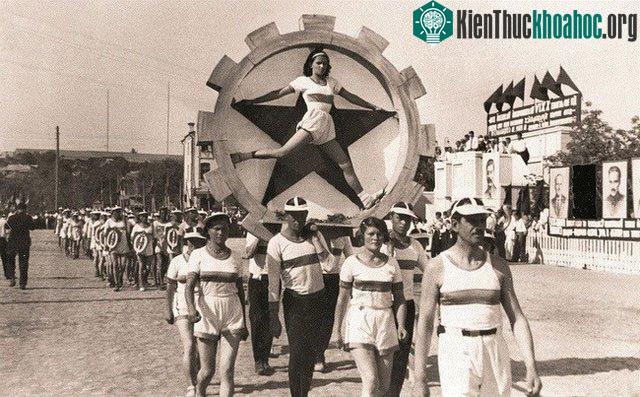 Một cuộc diễu hành của các vận động viên vào năm 1938.