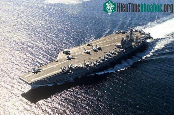 Tàu sân bay USS Nimitz.