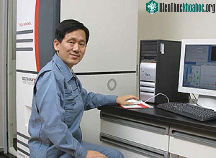 Tanaka được xem như người đoạt giải Nobel ít bằng cấp nhất - (nh: Key Word House).