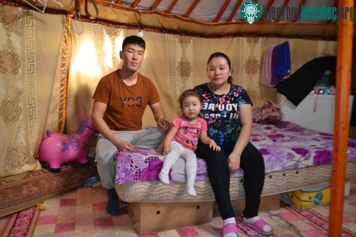 Các bậc phụ huynh buộc phải giữ con ở yên trong nhà vì sợ bụi.