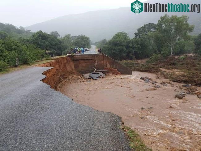 Cận cảnh siêu bão Idai, “thảm họa tồi tệ nhất Nam Bán cầu” ảnh 7