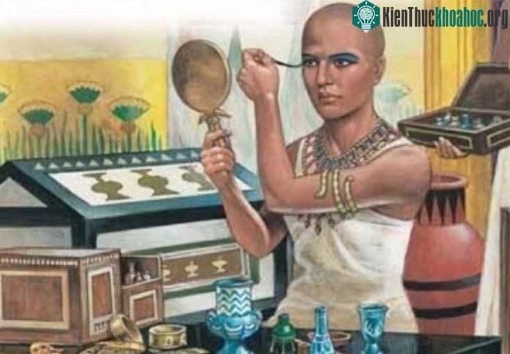 Tùy theo địa vị xã hội, giới tính và tuổi tác, mỗi đối tượng lựa chọn cho mình một kiểu tóc thích hợp.
