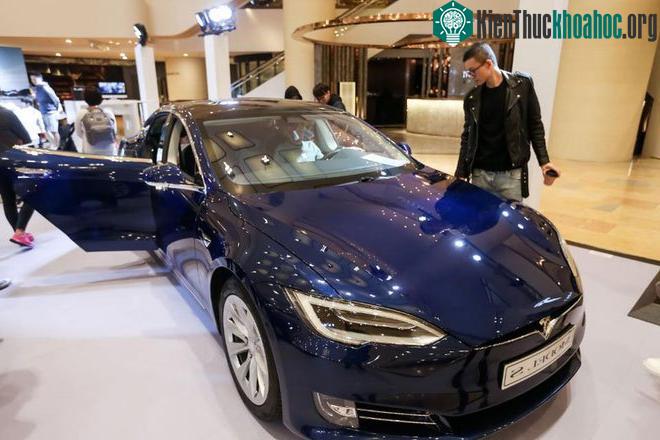Xe Tesla Model S.
