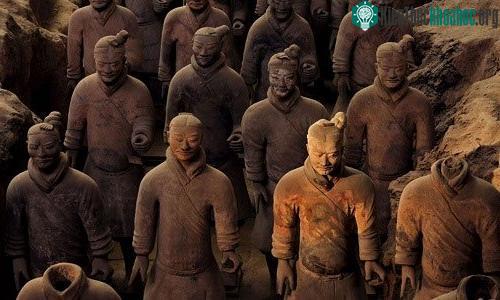 Đội quân đất nung trong lăng mộ Tần Thủy Hoàng. Ảnh: Nat Geo.