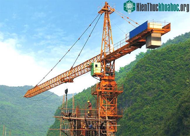 Hình ảnh cần trục tháp.