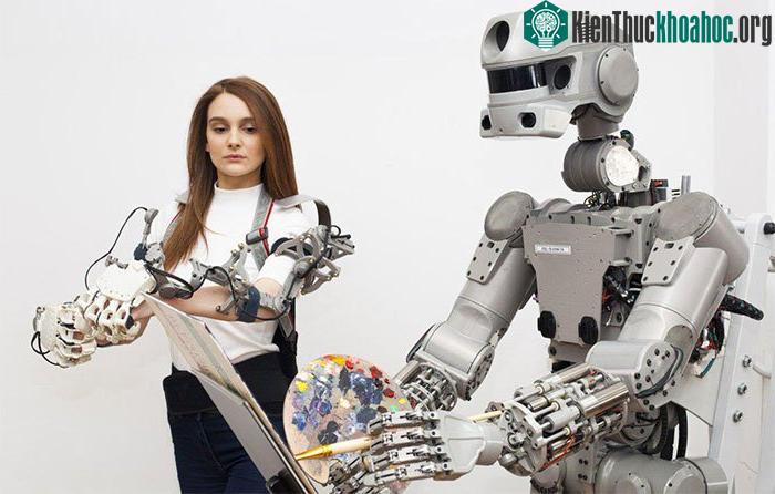 Robot FedOR luyện tập kỹ năng vận động tinh.
