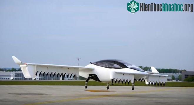 Phương tiện bay 5 chỗ ngồi có trọng lượng khoảng 1,5 tấn đã bay thẳng đứng tại sân thử trong nhiều phút.