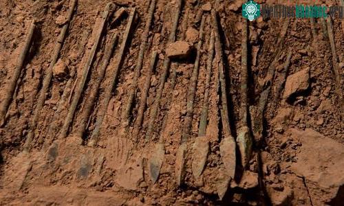 Những vũ khí bằng đồng được bảo quản hoàn hảo. Ảnh: Nat Geo.