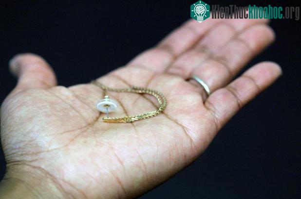 Đây là chiếc khuyên tai có tác dụng tránh thai.