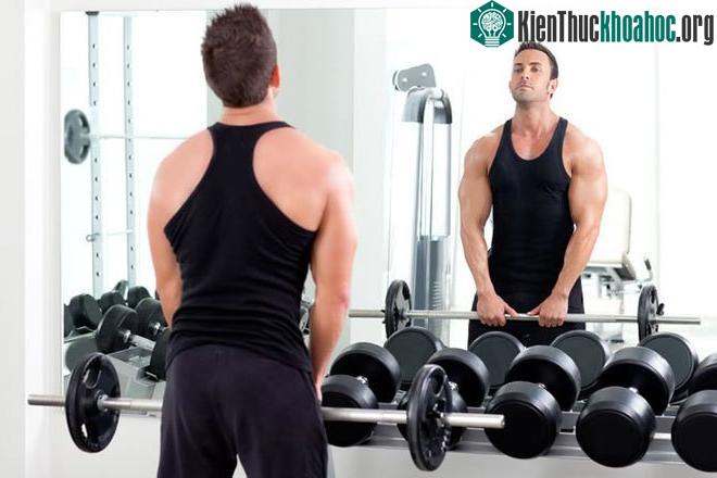 Tại sao vừa tập gym xong người to chật cả áo, về đến nhà thì lại hết? ảnh 1
