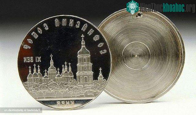 Những vũ khí cực lợi hại được "phủ" lớp vỏ đẹp mĩ miều ảnh 10
